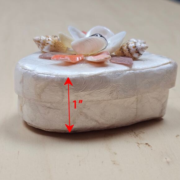 Vintage White Capiz Shell Heart Shaped Trinket Box Shell Flowers READ NOTE - Picture 8 of 8